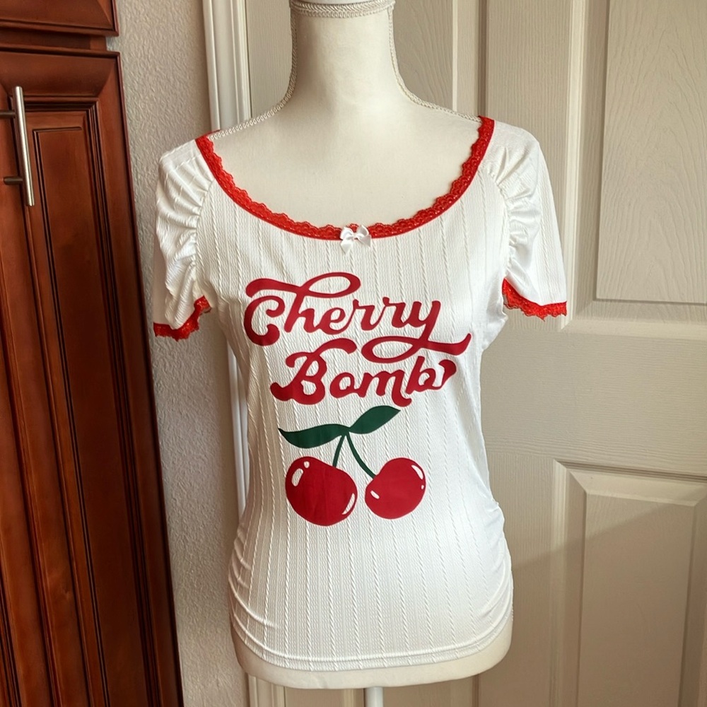 Y2k White and Red Fitted cherry Graphic Top blouse  Size:M